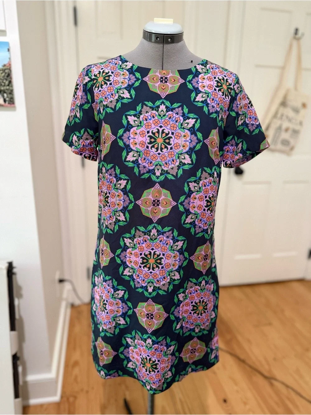 Floral Medallion Short Sleeve Shift Dress - Navy & Pink